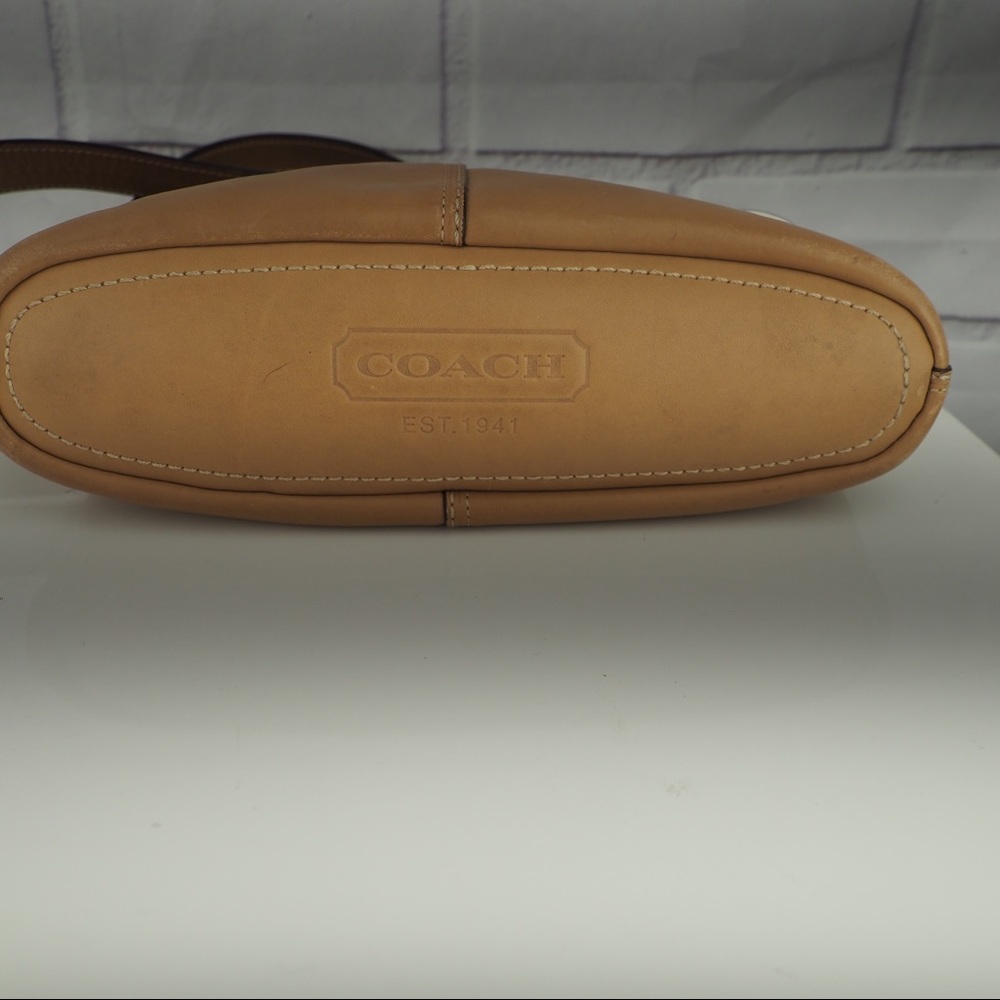 Coach East West F13354 Beige Leather Shoulder Bag - Picture 13 of 16